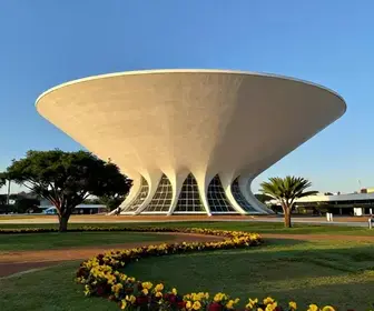 Descubra o Centro Cultural Oscar Niemeyer em Goiás