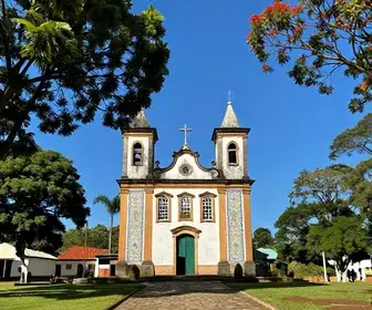 Descubra o Roteiro Religioso em Goiás: Culto e Cultura