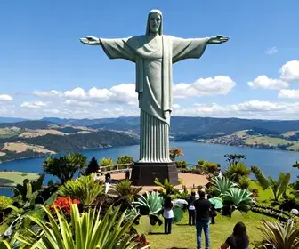 Explore o Mirante do Cristo em Três Ranchos, Goiás Explore o Mirante do Cristo em Três Ranchos, Goiás